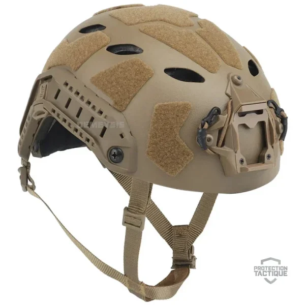 Casque de sécurité adapté aux activités d'airsoft