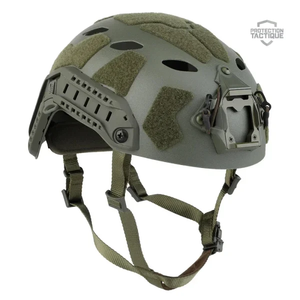 Casque avec visière intégrée pour une visibilité optimale